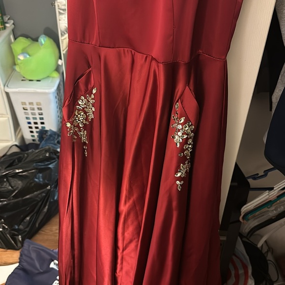 Red dress - Picture 2 of 3